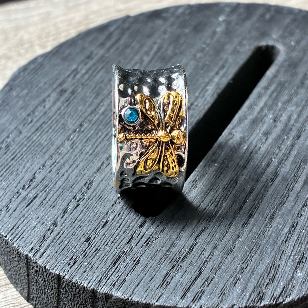🐉 NWT Sterling Silver Dragonfly Ring with Blue Accent – Size 8